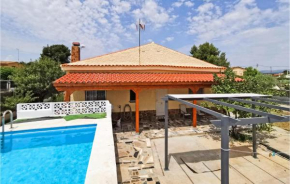 Stunning home in Liria with WiFi, Outdoor swimming pool and 3 Bedrooms Llíria